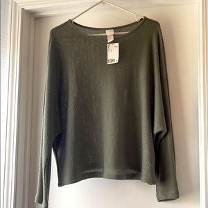 New, tags on Olive H&M sweater